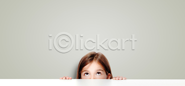 아이디어 행복 10대 어린이 여자 한명 JPG 포토 해외이미지 교실 교육 꿈 대학교 독서 배려 뷰티 생각 수업 스터디 얼굴 여학생 응시 질문 책 책상 학교 학생 학습 해외202309 해외포토 혼자