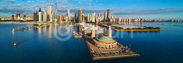 사람없음 JPG 포토 해외이미지 강 건물 건축양식 고층빌딩 구름 도시 도시풍경 도심 드론 랜드마크 물 바다 반사 수확 스카이라인 시카고 안테나 야간 여름 여행 운하 일출 자동차 지역 타운 탑 파노라마 파란색 하늘 항구 해외202309 해외포토 호수 황혼