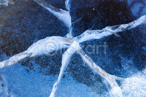 시원함 추위 활발 사람없음 JPG 포토 해외이미지 겨울 계절 균열 깨짐 날씨 내추럴 냉동 디자인 물 백그라운드 북극 뷰티 서리 실내 야외 얼음 자연 장식 질감 추상 컬러 크리스탈 투명 파란색 패턴 표면 해외202309 흰색