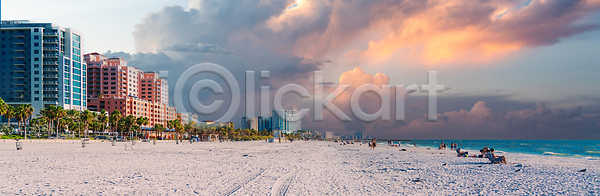 만족 산책 휴식 사람 사람없음 JPG 포토 해외이미지 건물 건축양식 공원 구름 나무 날씨 만 맑음 모래 모래사장 물 미국 뷰티 손바닥 야외 야자수 여름 여행 자연 컬러 컬러풀 파노라마 파도 파란색 풍경 플로리다 하늘 항구 해외202309 해외포토 휴가 흰색