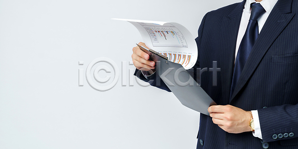 성공 성장 우아함 자신감 남자 사람 사람없음 한명 JPG 포토 해외이미지 경영 경영자 경제 금융 노동자 대표 리더 문서 보고서 비서 비즈니스 비즈니스맨 사무실 사업가 상업 서기 셔츠 실내 심각 알약 응시 작업 정장 정중 종업원 지도 직업 학생 해외202309 해외포토 흰색