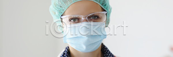 보호 분석 순서 스마트 준비 사람 한명 JPG 포토 해외이미지 가면 가운 간호사 건강 공구 과학 교육 노동자 다음 병원 사무실 센터 소아과의사 약 약속 얼굴 업무 연습 유니폼 의사 인턴 장비 증상 직업 질병 처방 치료 치료사 캐비닛 포즈 해외202309 해외포토 환자