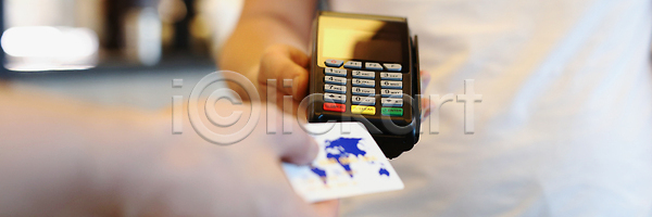 이동 사람 사람없음 JPG 포토 해외이미지 계산서 고객 공구 구매 금융 기계 노동자 돈 묘사 방법 비용 빚 상점 손 손잡이 쇼핑 쇼핑몰 수수료 수술 시장 신용카드 실내 온라인 터미널 프로포즈 플라스틱 해외202309 해외포토 환불