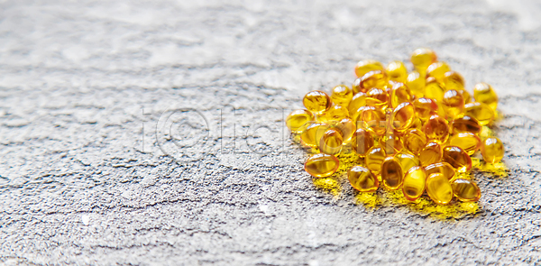 사람없음 JPG 포토 해외이미지 3 D 간 건강 건강관리 고립 내추럴 노란색 돌봄 라이프스타일 모양 목재 백그라운드 보충 알약 약 약국 어류 예방 오메가 웰빙 접시 조제 질병 처방 치료 테라피 해외202309 해외포토 흰색