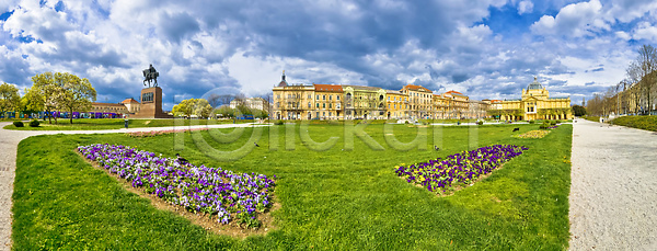 사람없음 JPG 포토 해외이미지 건물 건축양식 공원 그림 길 꽃 내추럴 노란색 도시 도심 분수 뷰티 센터 수도권 식물 역 유럽 일반 자그레브 자연 장면 전차 정사각형 정원 지역 천연기념물 초록색 컬러풀 크로아티아 타운 파란색 하늘 해외202309 해외포토 환경