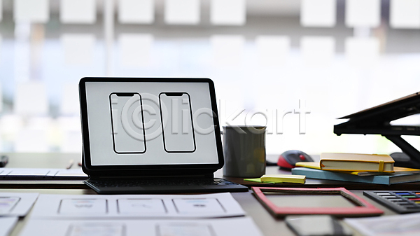 계획 설계 사람없음 JPG 포토 해외이미지 UI 디자이너 디자인 비즈니스 스마트폰 종이 창문 책상 태블릿 해외202309