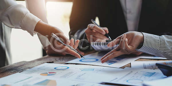 계획 마케팅 분석 설계 성공 아이디어 함께함 협력 사람 사람없음 JPG 포토 해외이미지 경영 그래프 그룹 금융 노트북 대화 동료 문서 보고서 브레인스토밍 비즈니스 비즈니스맨 비즈니스우먼 사무실 업무 작업 정보 정확 직업 직장 컴퓨터 콜라보레이션 토론 통신 프로젝트 해외202309 해외포토 회의