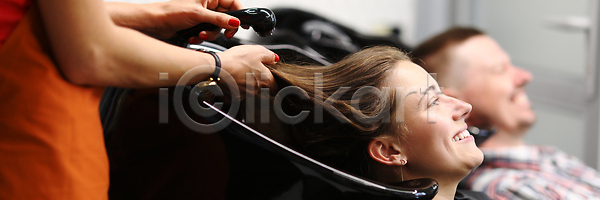 새로움 소중 신선 준비 행복 두명 사람 여자 JPG 포토 해외이미지 건강 고객 돌봄 라이프스타일 린스 마사지 머리 미용사 뷰티 비즈니스 상점 씻기 얼굴 업무 위생관리 유행 이발 이발사 이발소 자르기 장비 직업 해외202309 해외포토 헤어스타일 화장품