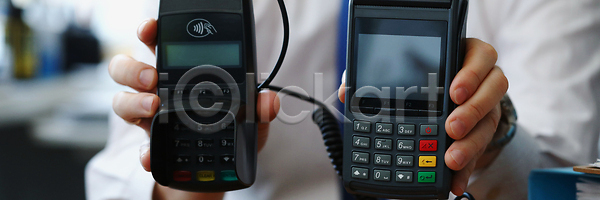 이동 남자 사람 사람없음 JPG 포토 해외이미지 개발 경제 고객 금융 기계 노동자 돈 디자인 모델 묘사 비어있는 비용 사인 손잡이 수입 숫자 스크린 신용카드 언론 연결 인터페이스 잡기 종이 직장 책상 철사 패드 해외202309 해외포토