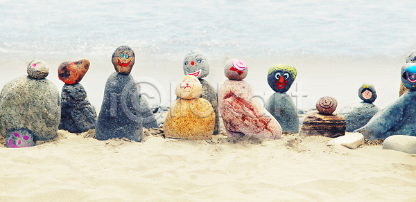 매끈함 침묵 평화 화목 휴식 사람없음 JPG 포토 해외이미지 건강 내추럴 명상 모래 물 바다 배열 불교 선 스파 심플 쌓기 여행 영혼 자연 조약돌 탑 테라피 파도 파란색 평형 피라미드 하늘 해외202309 해외포토 햇빛 휴가 흙더미