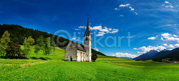 사람없음 JPG 포토 해외이미지 건물 교회 기념물 남쪽 산 산타클로스 성자 알프스 여행 역사 옛날 유럽 이탈리아 절정 정상 종교 초록색 탑 파노라마 파란색 풍경 하늘 해외202309 해외포토