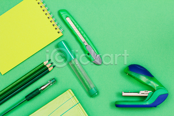 사람없음 JPG 포토 해외이미지 공백 공책 문구용품 색연필 스터디 스테이플러 연필 오브젝트 종이 책 초록색 커터칼 펜 해외202309 형광펜