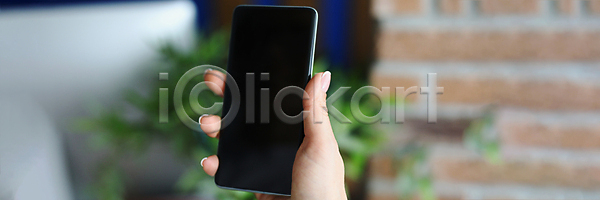 새로움 사람 사람없음 여자 JPG 포토 해외이미지 검은색 기술 깨짐 도전 디지털 모니터 모델 모바일 모양 목업 묘사 무너짐 문제 부름 비즈니스 서식 손 손상 스마트폰 스크린 실내 업무 연결 와이파이 우주 인터넷 인터페이스 자물쇠 트러블 해외202309 해외포토 핸드폰