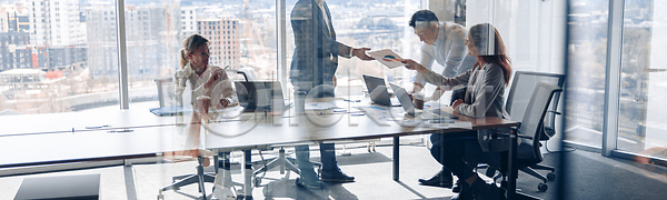 설계 사람 성인 여러명 여자 JPG 포토 해외이미지 경영자 그룹 금융 네트워크 노동자 대표 돈 동료 라이프스타일 매각 무역 발표 배너 비즈니스 비즈니스맨 사무실 상업 상인 시장 업무 온라인 웹 작업 종업원 직업 컴퓨터 토론 파노라마 해외202309 해외포토 헤딩 흰색