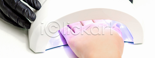 건조 우아함 사람 사람없음 여자 JPG 포토 해외이미지 가로 고객 광택 기계 기술자 놓기 니스 돌봄 드라이어 램프 못 미술 미용사 배너 뷰티 빛 삽입 상점 서비스 손 손가락 손톱 손톱관리 스파 아크릴 위생관리 자외선 장비 주도 치료 컬러 페인트 해외202309 해외포토 화장품 휴대용 흰색