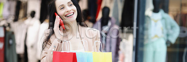 기쁨 행복 여자 한명 JPG 포토 해외이미지 감정 거리 고객 구매 다발 돈 미소 부름 부티크 상업 상점 세일 소매 쇼퍼홀릭 쇼핑 쇼핑몰 수집 스타일 시장 야외 예산 옷 웃음 유행 중독 컬러풀 큼 패키지 팩 해외202309 해외포토 혼자