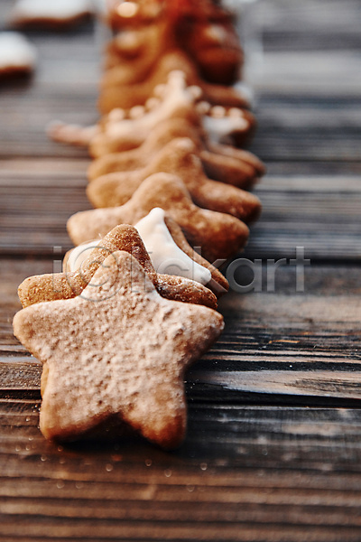 사람없음 JPG 근접촬영 아웃포커스 포토 해외이미지 나무배경 별 일렬 쿠키 크리스마스 해외202309