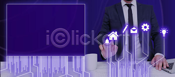 마케팅 미래 성공 성장 아이디어 남자 성인 한명 JPG 포토 해외이미지 가리킴 고층빌딩 광 그림 글로벌 금융 디자인 무선통신 밀기 발표 백그라운드 보라색 보여주기 비즈니스 비즈니스맨 사인 산업 손 연결 인터넷 자료 작업 잡기 정장 직업 창조 추상 카피스페이스 컴퓨터 컴퓨터그래픽 통신 파란색 해외202309 해외포토