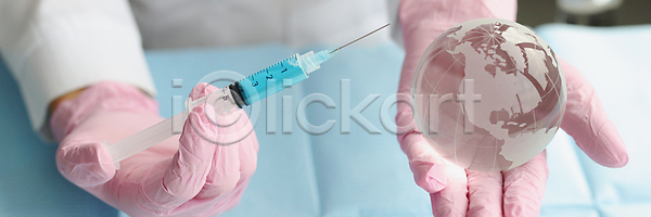 보호 순서 사람없음 JPG 포토 해외이미지 간호사 감염 건강 그만 노동자 돌봄 묘사 미니어처 바이러스 백신 병원 생물 세계 손 슛 액체 약 예방 예방접종 예방주사 유니폼 의사 장갑 주사기 주사약 지구본 질병 치료 치료제 코로나바이러스 펼침 해외202309 해외포토