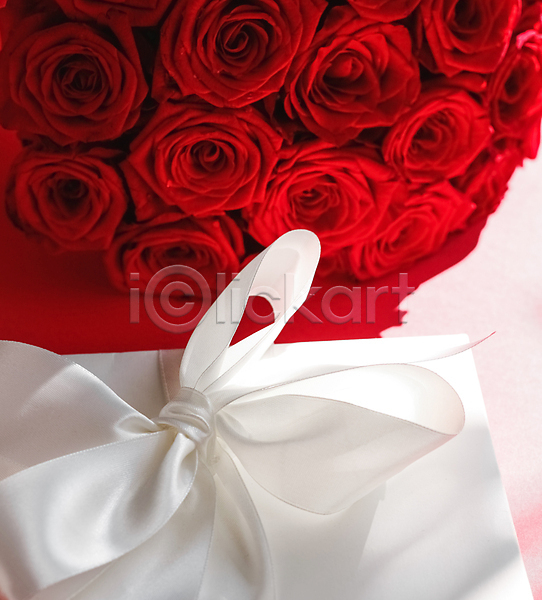로맨틱 사랑 행복 사람없음 JPG 포토 해외이미지 꽃다발 리본 빨간색 선물상자 해외202309