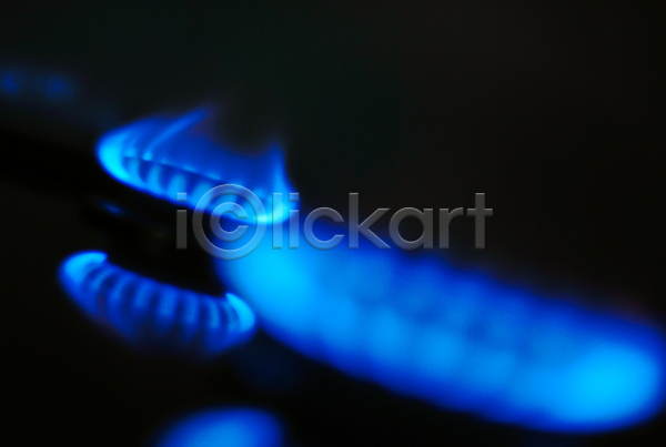 따뜻함 뜨거움 위험 사람없음 JPG 포토 해외이미지 가스 검은색 광 기계 난로 내추럴 닫기 레인지 묘사 반지 백그라운드 버너 불 빛 안전 어둠 에너지 연료 오븐 요리 원형 음식 정상 주방 추상 파란색 해외202309 화상 힘