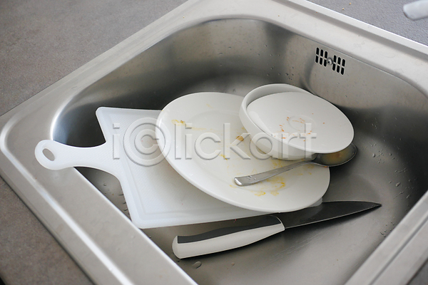 지저분함 사람없음 JPG 포토 해외이미지 그릇 도마 설거지 숟가락 식칼 싱크대 접시 주방 해외202309