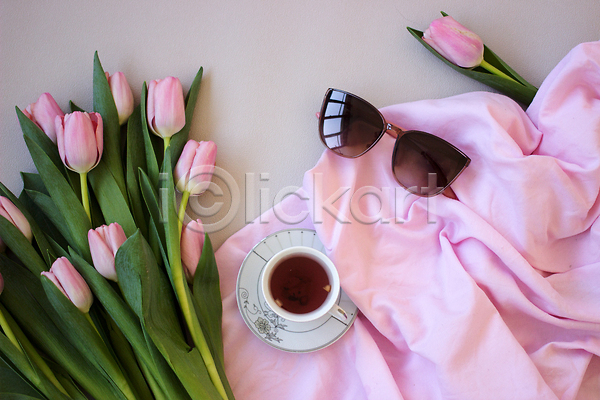 사람없음 JPG 포토 해외이미지 꽃다발 무료이미지 봄 분홍색 선글라스 찻잔 커피 튤립 해외202309 해외포토