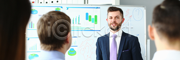 계획 마케팅 목표 분석 설계 아이디어 집중 투자 남자 세명 JPG 포토 해외이미지 경영 경영자 경제 그래프 그룹 금융 미소 발표 브레인스토밍 비즈니스 사무실 업무 응시 자금 직업 컨셉 토론 통신 투자자 프로젝트 학생 해외202309 해외포토 회의