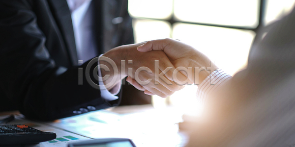 계약 믿음 성공 우정 축하 함께함 행복 협력 사람 사람없음 JPG 포토 해외이미지 거래 관리 그룹 노동자 동료 동의 떨림 리더 변호사 비즈니스 비즈니스맨 사무실 손 악수 업무 인사 정장 지원 직업 컨셉 통신 해외202309 해외포토 회사 획득 흔들림