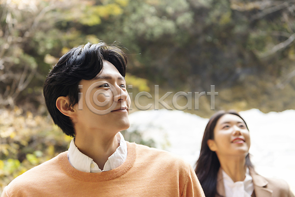 휴식 20대 남자 두명 성인 성인만 여자 한국인 JPG 아웃포커스 앞모습 포토 가을(계절) 단양 데이트 도담삼봉 미소(표정) 상반신 야외 여행 올려보기 주간 커플