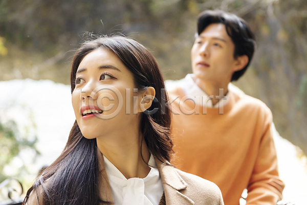 휴식 20대 남자 두명 성인 성인만 여자 한국인 JPG 아웃포커스 앞모습 포토 가을(계절) 구경 단양 데이트 도담삼봉 상반신 야외 여행 올려보기 주간 커플