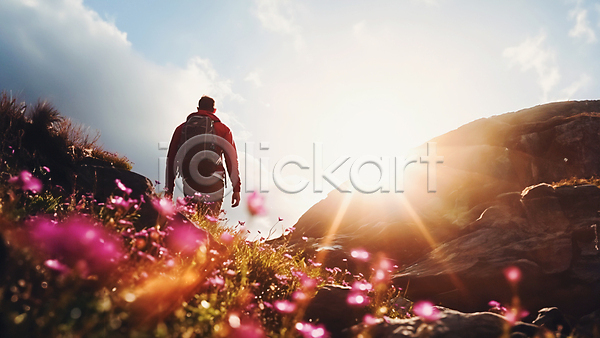 남자 성인 성인남자한명만 한명 JPG 편집이미지 가을(계절) 구름(자연) 꽃 등산 등산객 배낭 산 상반신 하늘 하이킹 햇빛