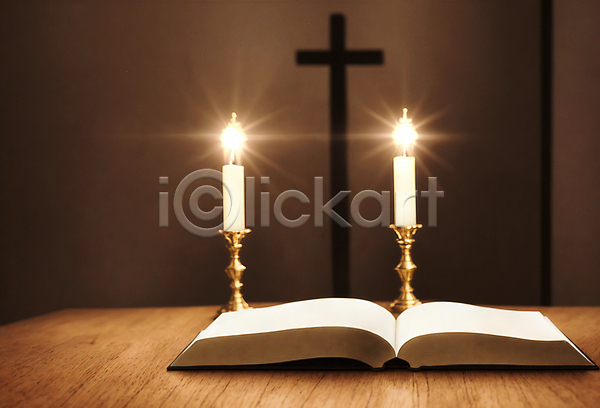 사람없음 JPG 디지털합성 편집이미지 기독교 나무탁자 빛 성경 십자가 오브젝트 촛대 촛불 편집소스
