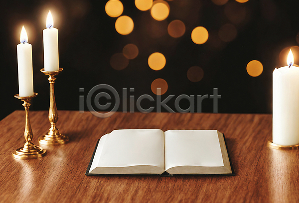 사람없음 JPG 디지털합성 편집이미지 기독교 나무탁자 보케 성경 오브젝트 촛대 촛불 편집소스