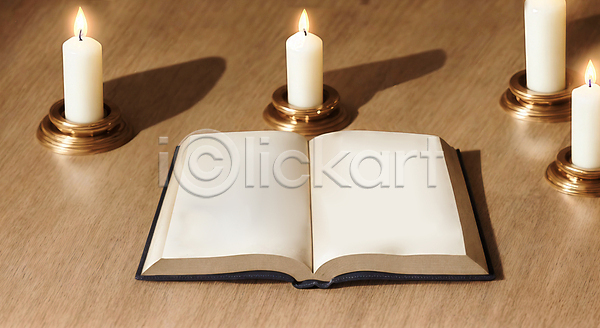사람없음 JPG 디지털합성 편집이미지 기독교 나무탁자 성경 오브젝트 촛대 촛불 편집소스