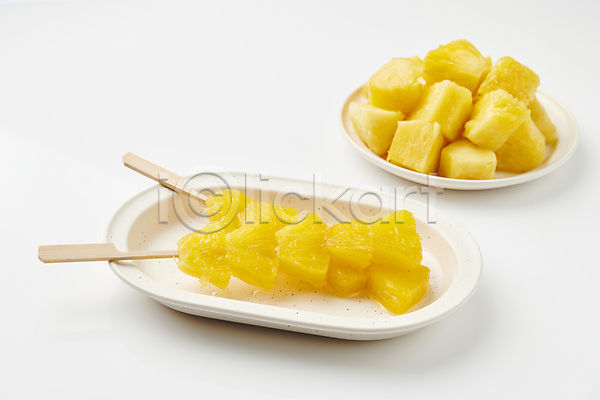 달콤 사람없음 JPG 포토 그릇 기호식품 길거리음식 꼬치 노란색 담기 디저트 설탕 조각 탕후루 파인애플