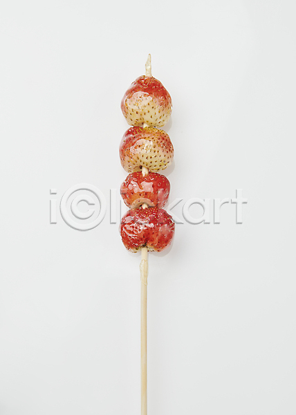 달콤 사람없음 JPG 포토 하이앵글 기호식품 길거리음식 꼬치 디저트 딸기 빨간색 설탕 탕후루