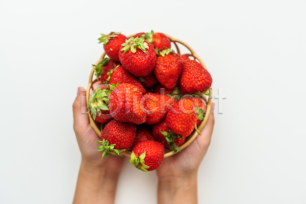 신체부위 JPG 포토 해외이미지 과일 딸기 무더기 바구니 빨간색 손 해외202310