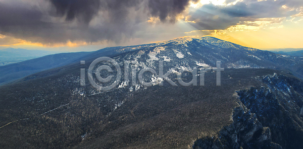 사람없음 JPG 포토 항공촬영 해외이미지 맑음 백그라운드 산 산등성이 산맥 세르비아 수평선 응시 절정 파노라마 하늘 해외202310 해외포토