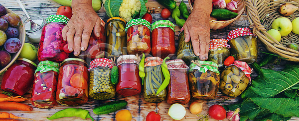 신선 준비 사람없음 JPG 포토 해외이미지 건강 과일 내추럴 다이어트 당근 마늘 맛 먹기 목재 배너 백그라운드 버섯 상품 성분 수확 식초 오이 올리브 요리 유기농 유리 음식 잡화 재료 잼 전통 절임 주방 채소 채식주의자 카피스페이스 토마토 통조림 피클 항아리 해외202310 해외포토 핸드메이드 향신료 후추