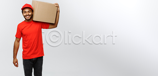 행복 남자 사람 성인 소년 한명 JPG 옆모습 포토 해외이미지 가득함 그림 길이 노동자 딜러 배달원 백그라운드 비즈니스 빨간색 상자 서기 선물 손 실내 싱글 쌓기 업무 옷 유니폼 응시 잡기 주기 주택 직업 카메라 캡모자 팔 해외202310 해외포토 회색