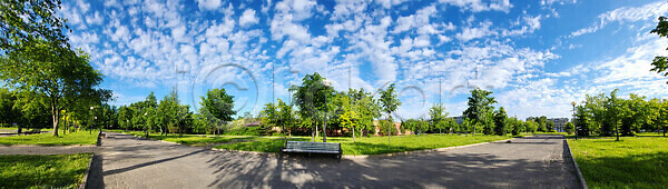 침묵 평화 휴식 사람없음 JPG 포토 해외이미지 거리 계절 공원 길 나무 도시 땅 라이프스타일 백그라운드 벤치 봄 뷰티 빛 산책로 식물 야외 여름 오솔길 이웃 일반 자연 잔디 장면 전원 정원 초록색 타운 태양 파노라마 파란색 풍경 하늘 해외202310 해외포토 햇빛 환경