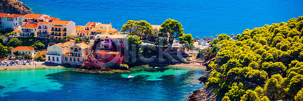 사람없음 JPG 포토 항공촬영 해외이미지 건축양식 관광지 그리스 그리스인 드론 마을 만 바다 베네치아 보트 산 섬 에메랄드 여행 엽서 요트 자연 조감도 지중해 타운 터키석 파라다이스 포트 하늘색 항해 해외202310 해외포토 휴가