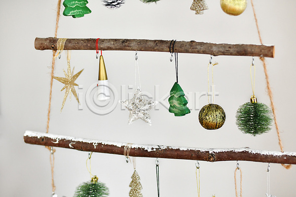 분위기 사람없음 JPG 포토 해외이미지 겨울 나뭇가지 오너먼트 장식 크리스마스 크리스마스장식 핸드메이드