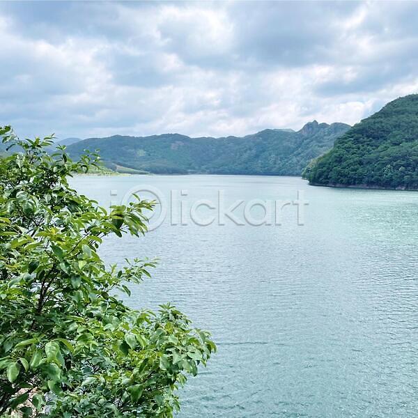 사람없음 JPG 포토 해외이미지 강 나무 물 바다 산 산악지대 식물 자연 저수지 초록색 하늘 해외202310 호수