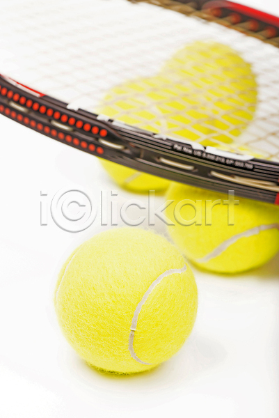 경쟁 사람없음 JPG 포토 해외이미지 게임 고립 곡선 공 그림자 노란색 놀이 닫기 백그라운드 슛 스포츠 여의주 오브젝트 운동 원형 장비 초록색 커플 테니스 테니스공 한개 해외202310 흰배경 흰색