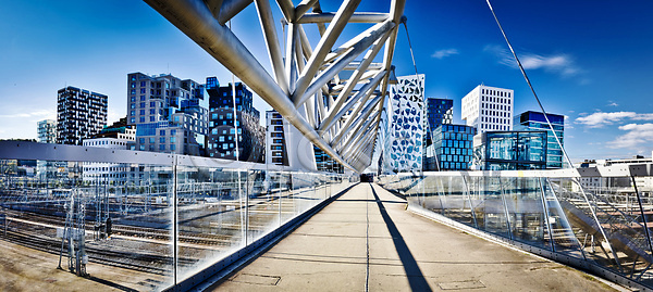 사람없음 JPG 포토 해외이미지 거리 건물 건축양식 고층빌딩 공원 노르웨이 다도해 도시 도시풍경 도심 랜드마크 바다 북쪽 수도권 스카이라인 스칸디나비아 야외 여행 여행객 오슬로 왕국 유럽 일몰 정사각형 주택 중세 타운 탑 파노라마 파란색 풍경 해외202310 해외포토 황혼