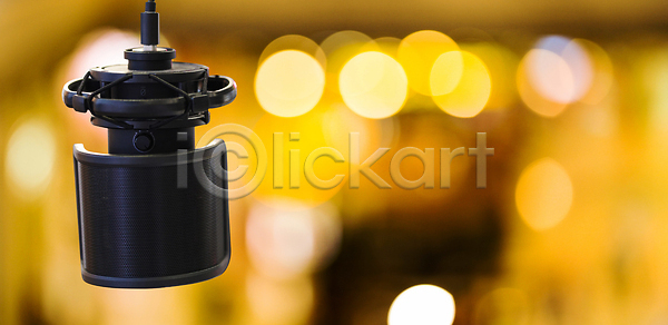 흐름 사람없음 JPG 포토 해외이미지 DJ 가수 검은색 교육 기구 노란색 노래 뉴스 라디오 마이크 말하기 면접 목소리 무대 무선전화기 방송 백그라운드 보컬 보케 비즈니스 빛 생존 소리 쇼 실내 오디오 음악 이벤트 장비 주택 직업 콘서트 통신 해외202310 해외포토 황금