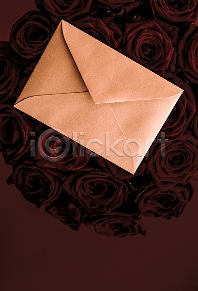 사람없음 JPG 포토 해외이미지 꽃다발 러브레터 발렌타인데이 백그라운드 어둠 장미 편지봉투