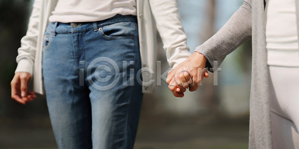 도움 사랑 함께함 행복 노년 백인 사람 사람없음 성인 어린이 여자 JPG 포토 해외이미지 2 가족 건강관리 공원 관계 돌봄 딸 라이프스타일 세대 손 아빠 야외 엄마 옛날 은퇴 자연 정원 지원 할머니 해외202310 해외포토 헬프